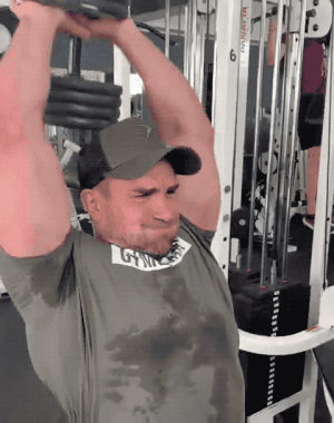 手臂肱三头肌锻炼方案，3个动作练厚肱三头肌