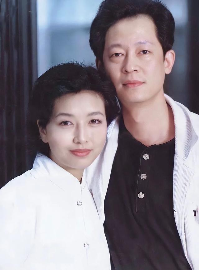 江珊与靳东有几年婚史，为女儿含泪与靳东分手