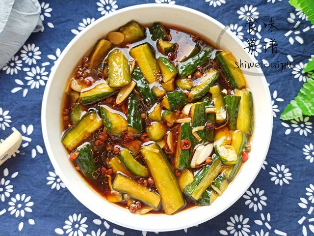 腌黄瓜怎么做好吃，腌黄瓜怎么腌好吃又简单快速（直接加盐腌是大错特错）