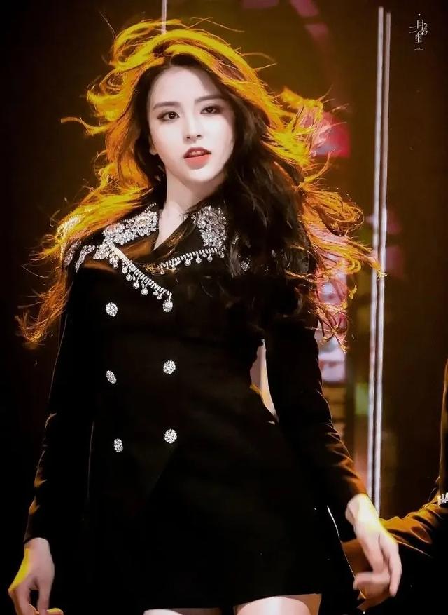 少年感十足的lisa，男女通吃的人间芭比