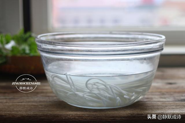 酸辣粉的家常做法，酸辣粉的家常做法简单做法（嗦粉嗦到停不下来）