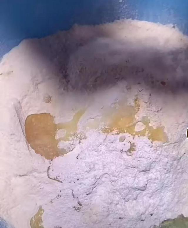 膨松剂炸油条配方，复合膨松剂制作油条方法（做出跟市面一样金黄松软油条）