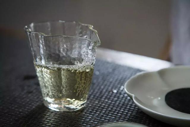 与其赶着人挤人，与亲朋好友奔赴一场叹茶之约