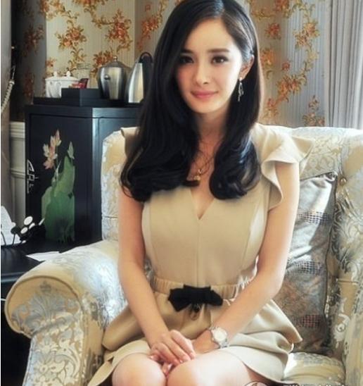 33岁杨幂身材还这么好，女神杨幂居然有大妈胸