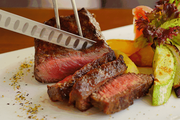 牛排用什么锅煎比较好吃，牛排不要直接放在锅里煎了