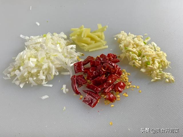 豆角怎么炒好吃又简单，如何炒豆角又好吃又好看（大厨告诉你诀窍都有啥）