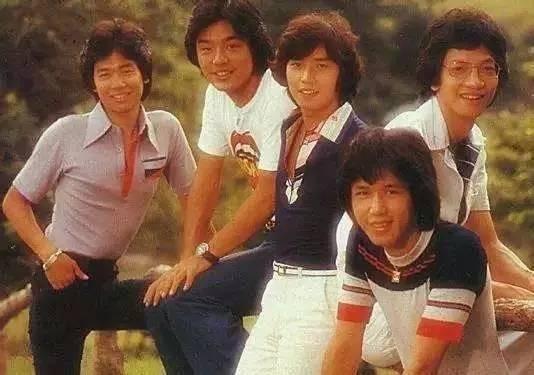 谭咏麟年轻照片，谭咏麟年轻时也是大帅哥