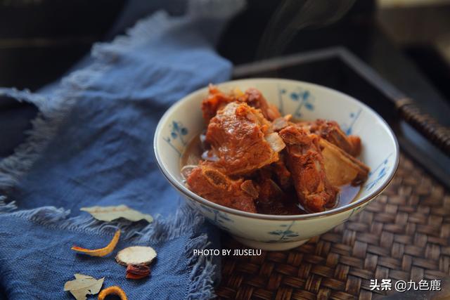 酱排骨的家常做法好吃又简单，家常酱排骨记住两个窍门