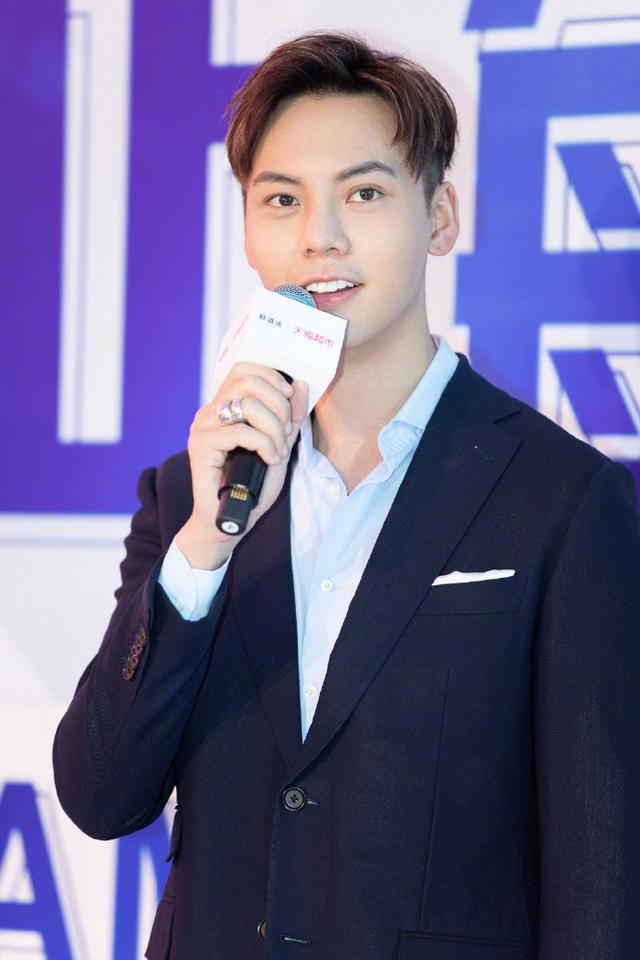 陈伟霆图片最帅的图片，盘点陈伟霆帅气的八款发型（陈伟霆适合什么发型）