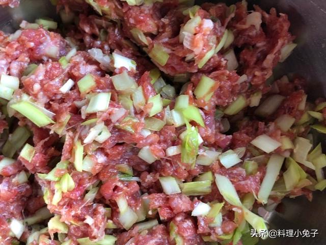 牛肉饺子的正宗做法肉馅，牛肉饺子注意3个步骤