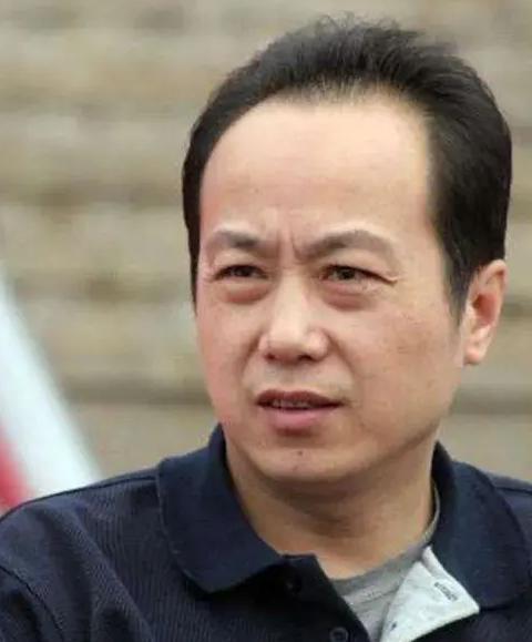 罗京追悼会全部过程，在罗京葬礼上哭到昏厥的妻子