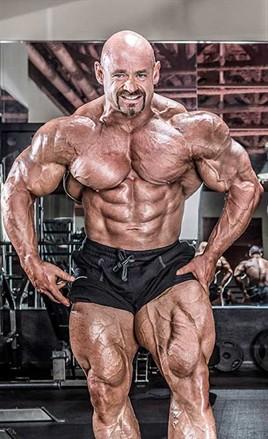 健美祖师爷罗尼各种纪录，罗尼被“希腊大灰熊”的举重视频震惊了