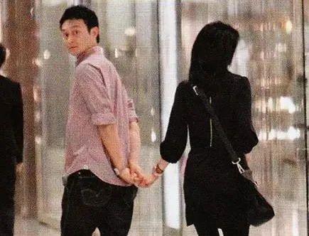 “召妓门”男神与“包养门”女星的瓜 情人节送什么礼物给女朋友