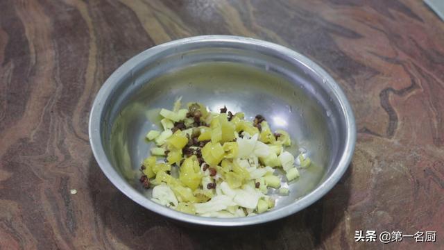 鲤鱼怎么做好吃又简单，鲤鱼怎样做才好吃又简单（鲤鱼好吃有诀窍）