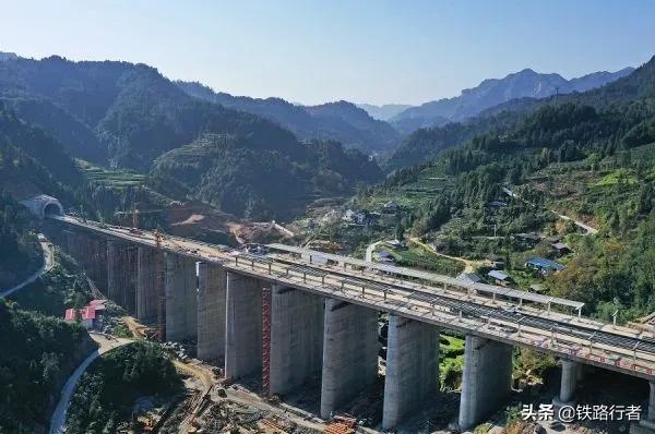 张吉怀高铁正式开通消息，张吉怀高铁有望10月开通