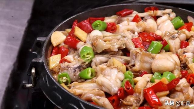 铁板牛蛙怎么做才好吃，干饭人不能错过的肉类美食