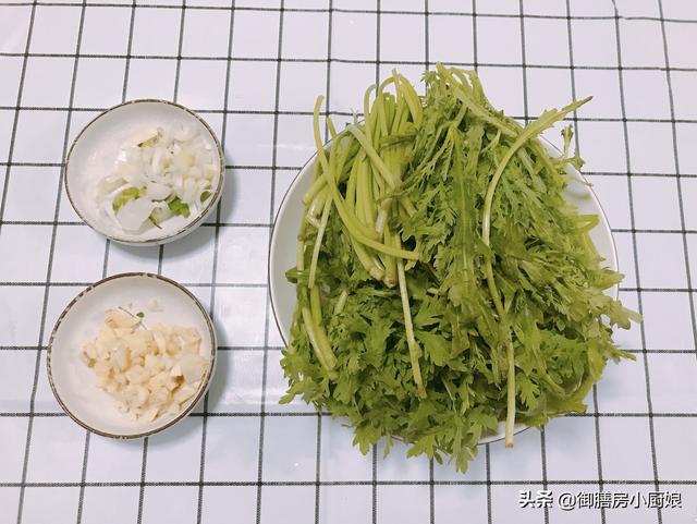 清炒茼蒿怎样做最好吃，3步教你秘制清炒茼蒿