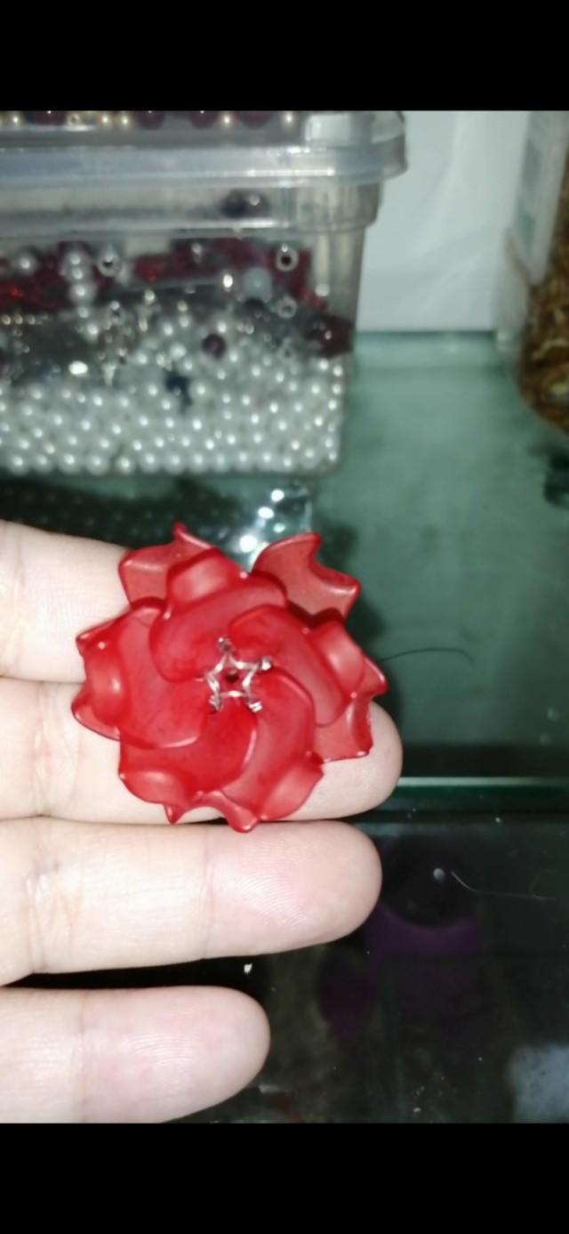 手工发夹简单制作方法，教你DIY一个美丽的发夹