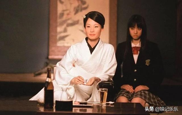 刘玉玲与孩子日常生活，身高仅1.57米的霹雳娇娃