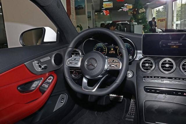奔驰双门轿跑是什么车，外观和C级还长一个样