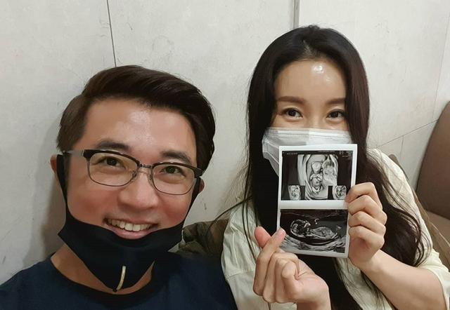 韩国明星安在旭近期情况，韩流鼻祖安在旭全家福曝光