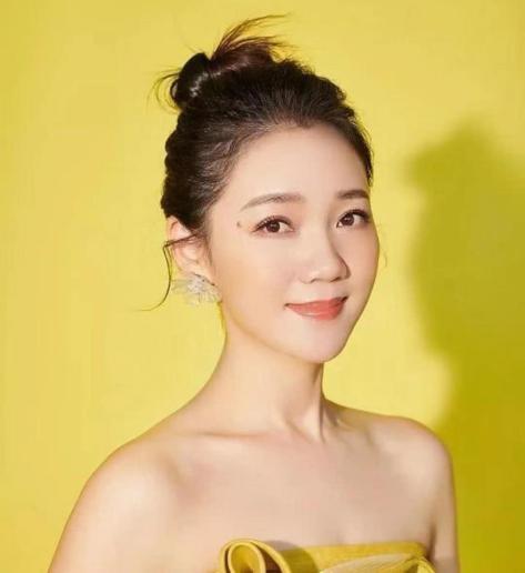 河北主持人方琼简介，闪婚嫁大8岁副台长