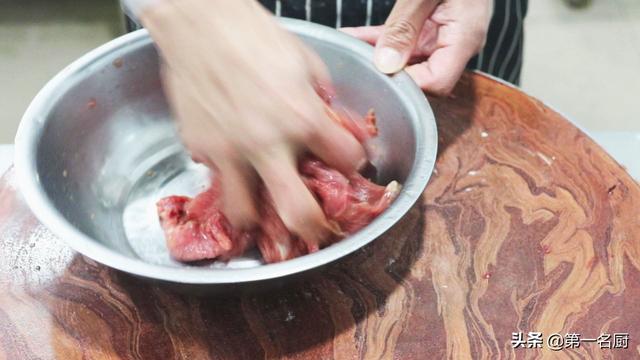 青椒炒牛肉怎么做，教你怎么做青椒炒牛肉