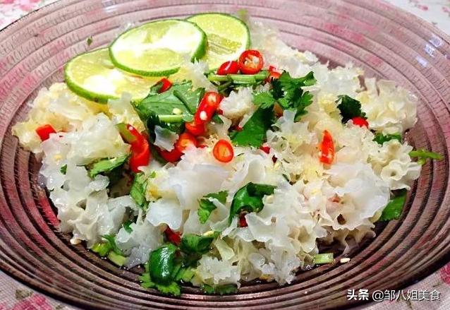 银耳怎样凉拌好吃，银耳怎么拌凉菜好吃