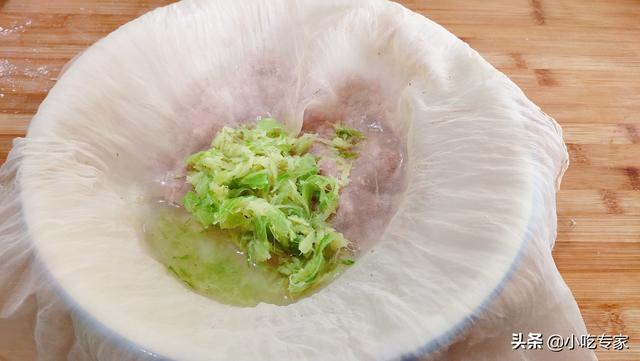 怎样做油炸酥脆的肉丸子，这才是油炸肉丸最好吃的做法