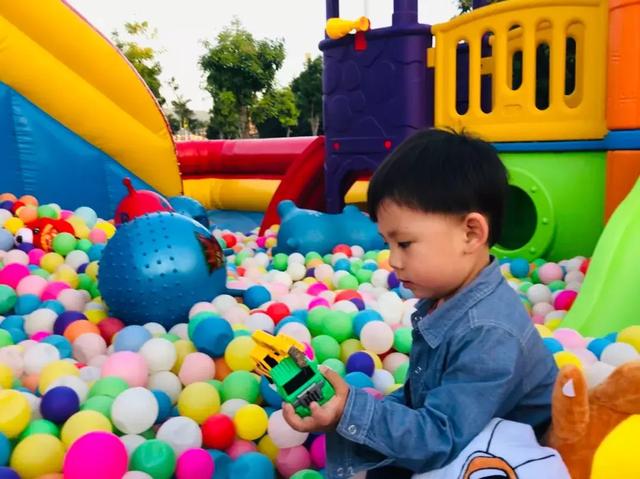 西双版纳江边夜市，西双版纳最火爆的夜市（到西双版纳一定要知道的五件事）