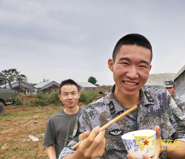 兵哥早安表情包，一组超萌兵哥哥表情包来袭