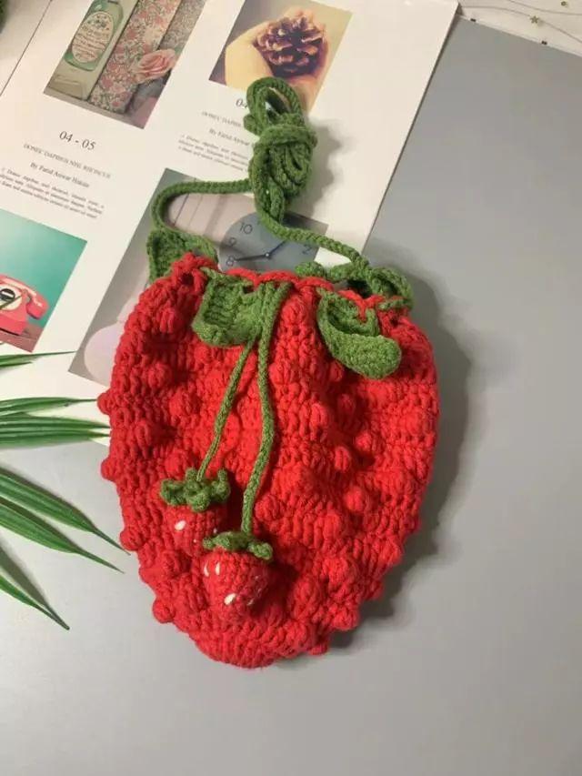 钩针编织小包包，钩编简单的小包包（只要毛线或花片就可钩出）