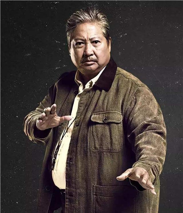 洪金宝现状照，合照稳居C位气场足