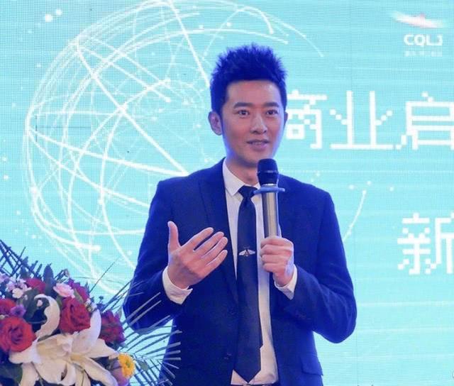 47歲任泉不顯老！現身機場還像「奶油小生」，穿休閒裝看不出年紀 娛樂八卦吃瓜 第8张