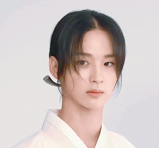 男星女装造型有多美，王一博《街舞5》穿女装