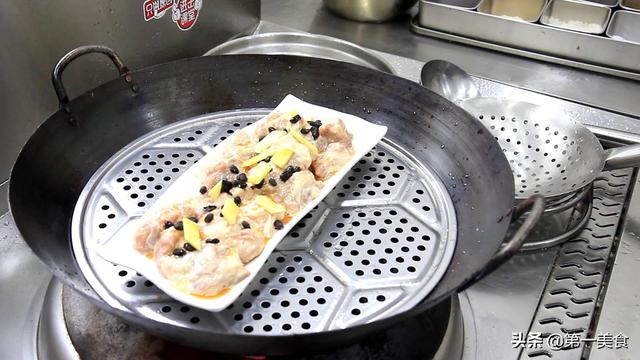 清炖排骨怎么做好吃，清炖排骨怎么炖好吃又简单的做法（清炖排骨这样做）