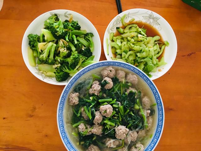 家常牛肉丸子的做法，牛肉丸子的家常做法（做汤涮火锅绝了）