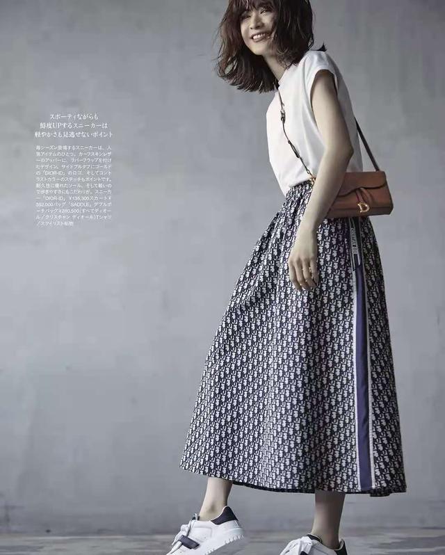 伞裙，伞裙百褶裙哪个更显瘦