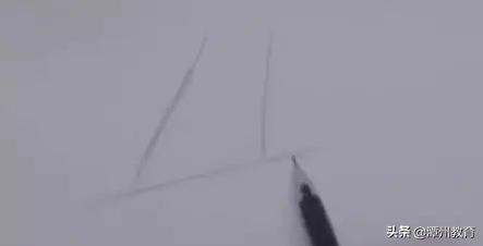 小学生画人怎么画简单又好看，1分钟画出趴下小人
