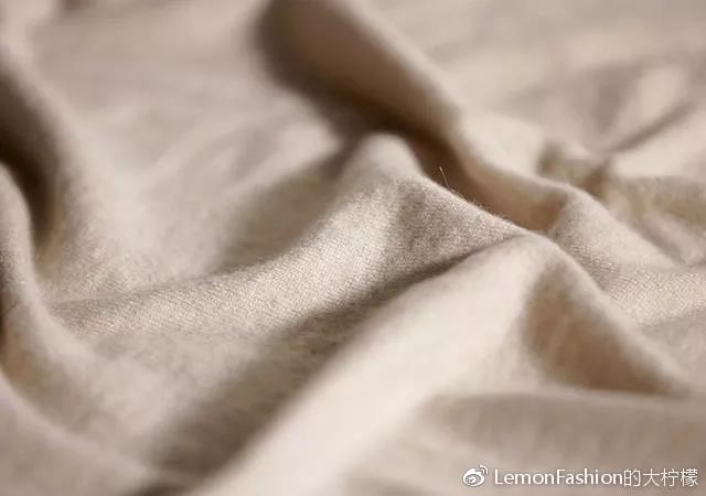 奈蔻羊绒外套，系出平门却妥妥