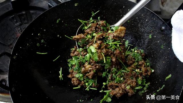 炒孜然羊肉的家常做法，孜然羊肉怎么做最好吃又嫩不油炸（这道孜然炒羊肉做法简单）