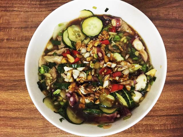 天热做点凉拌菜，海鲜美食自家秘制的麻辣章鱼足