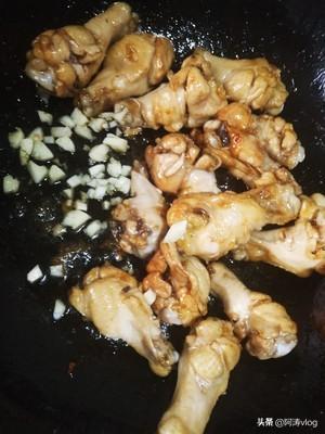 饭店地锅鸡和贴饼子的正宗做法，风靡大江南北的一道硬菜“地锅鸡”最正宗的做法