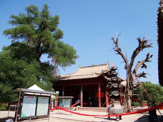 武威雷台汉墓穹窿顶，马踏飞燕横空出世
