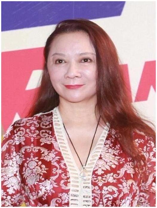 58岁最真实的样子，蔡明55岁近照