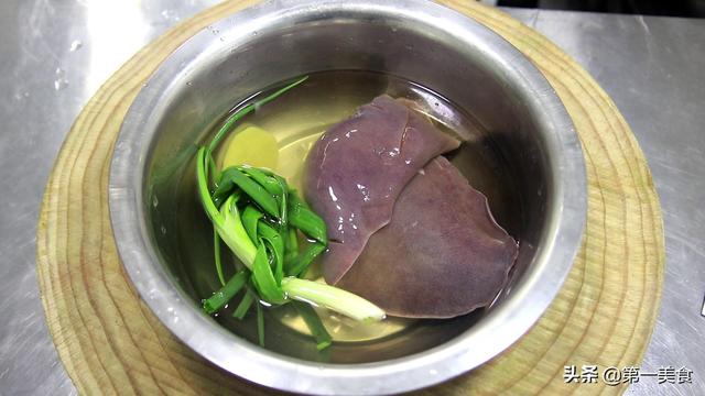 盐水猪肝正确的做法，厨师长教你盐水猪肝的家常做法