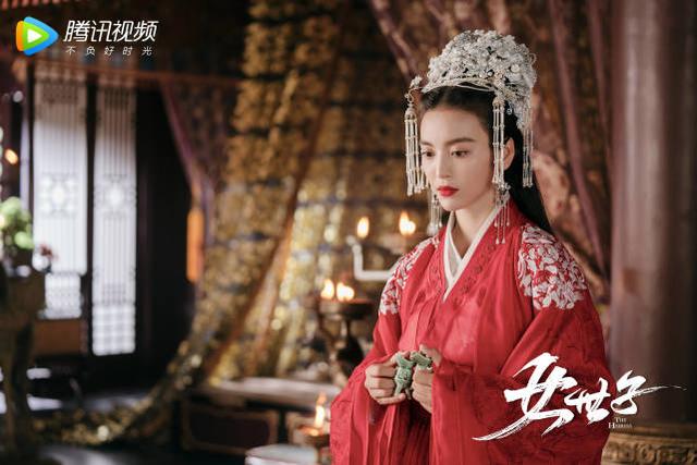 尤靖茹生日曝写真，女装惊艳男装出人意料