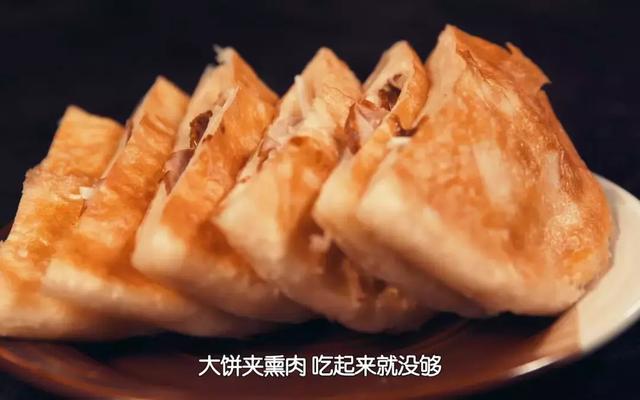 熏肉大饼的做法，熏肉大饼最正确的做法（风靡全国的熏肉大饼原来是这样做的）