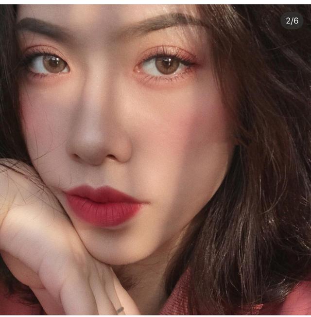 腮红的正确打法，怎么擦腮红打腮红的基础三个步骤（学会腮红打法，妆后颜值翻倍）
