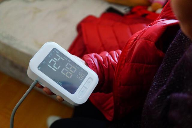 欧姆龙血压计哪款好，欧姆龙电子血压计哪款适合家用（欧姆龙、鱼跃、健之康等25款样品综合表现突出）